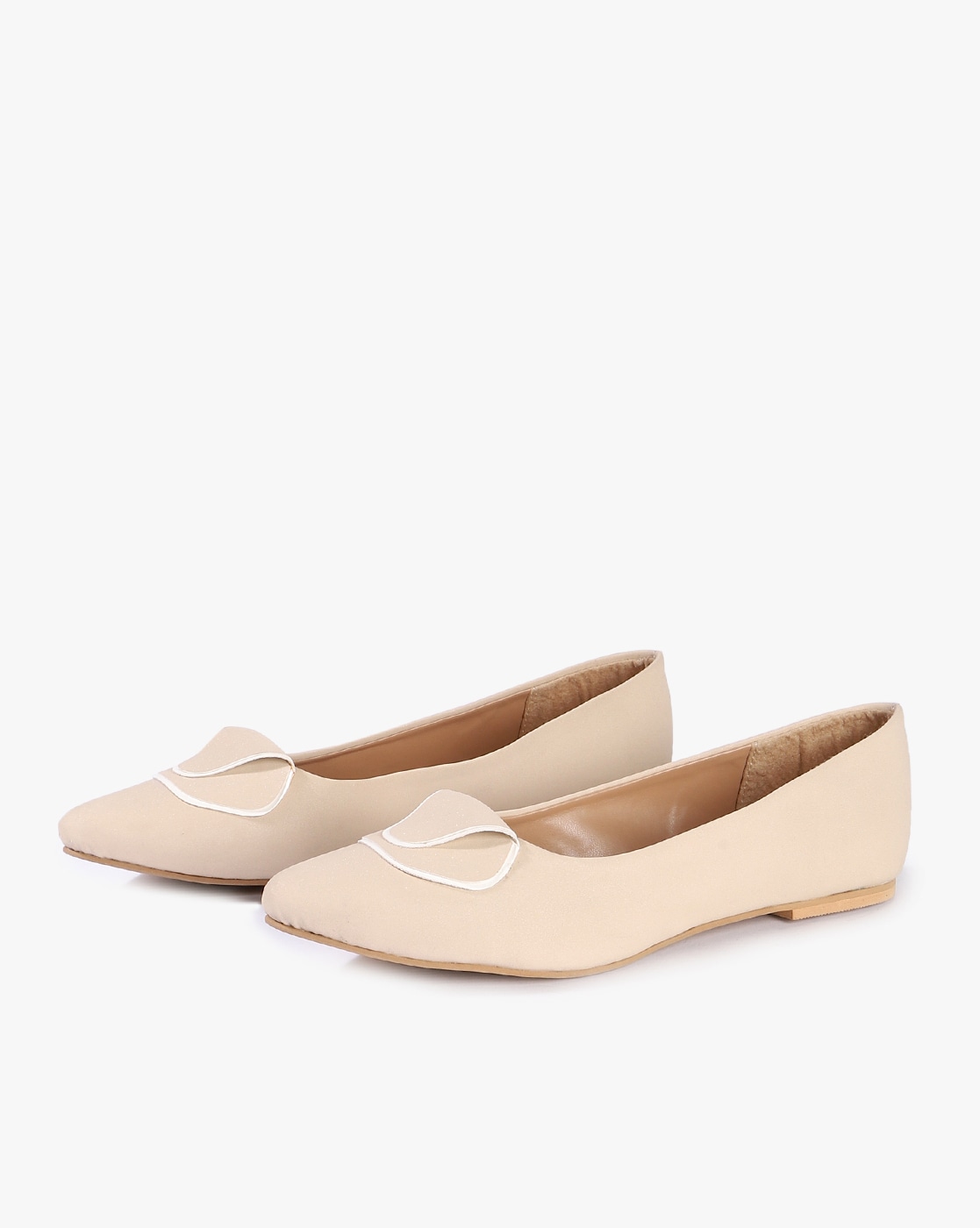 Womens cream deals flat shoes