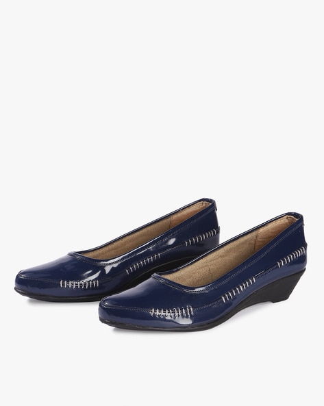 Navy low wedge discount shoes