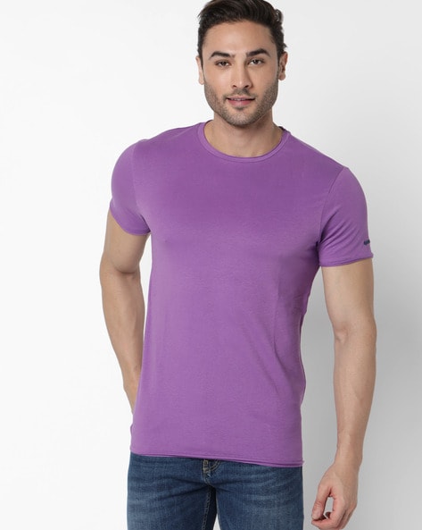 purple t shirt outfit mens