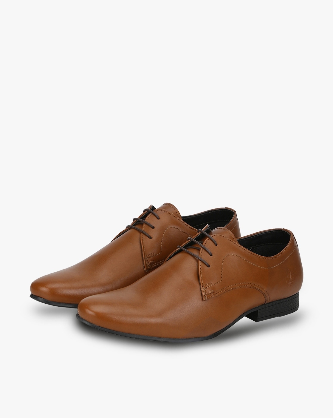 tan pointed shoes