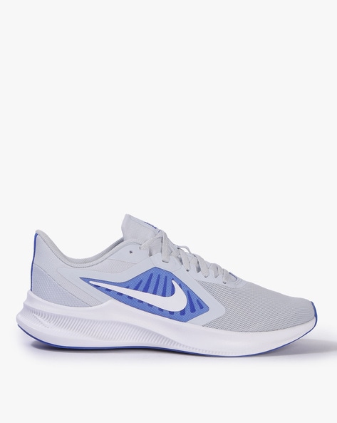 nike lace up sports shoes