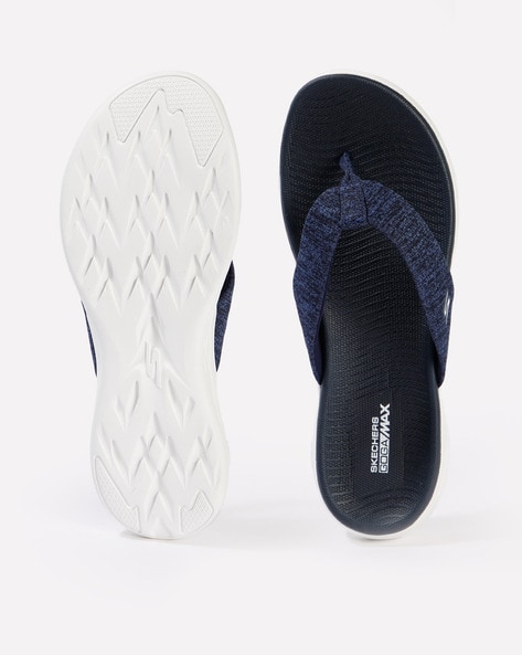 Skechers goga max flip best sale flops women's