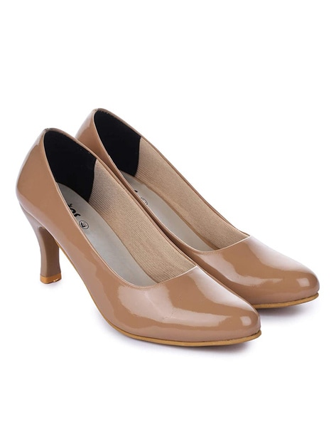 Closed-toe pumps on a low stiletto heel made of natural toffee-colored  leather - BRAVOMODA