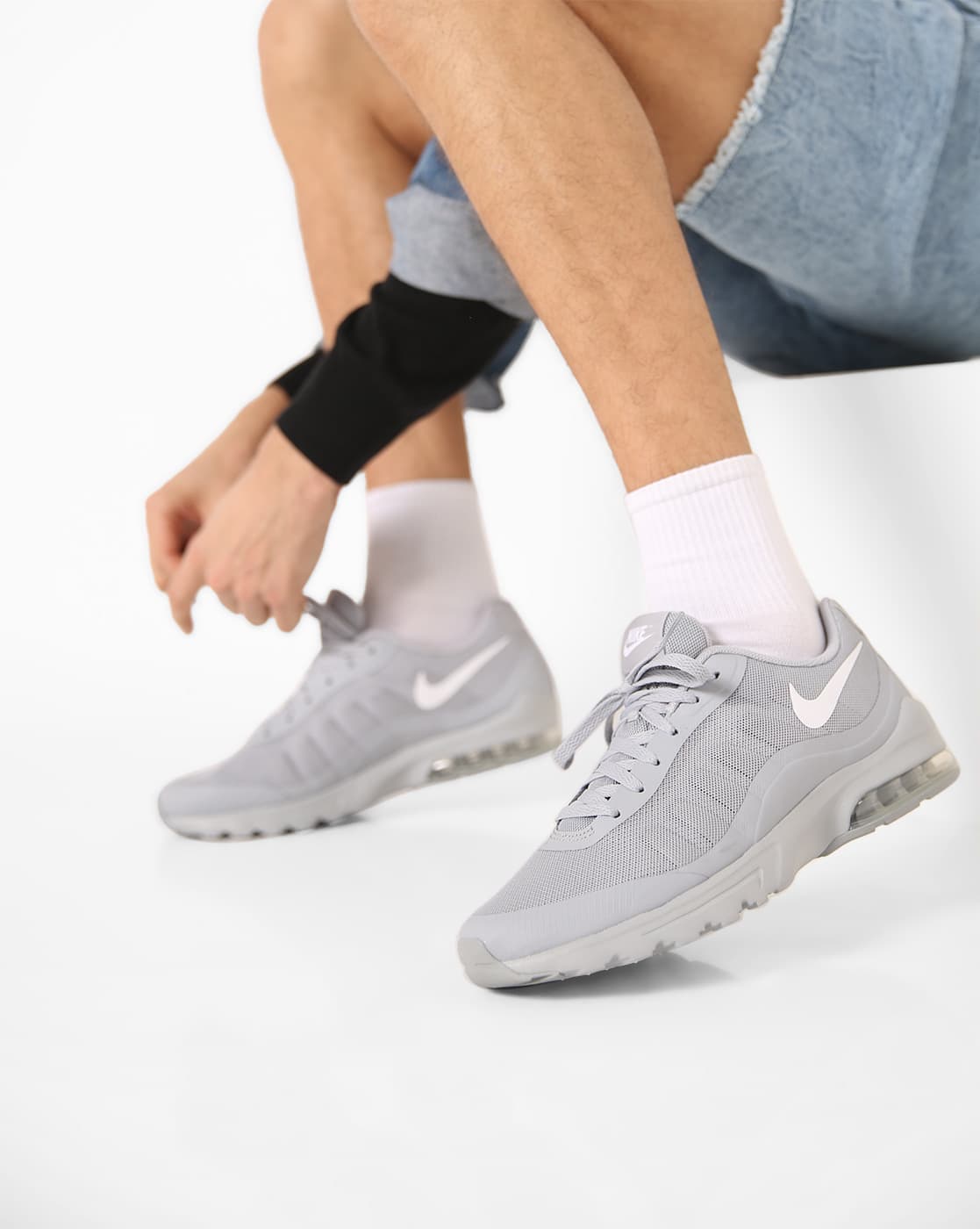 Men Air Max Invigor Sneakers