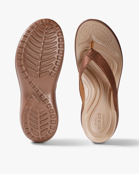 crocs women's capri metallic text wedge flip flop