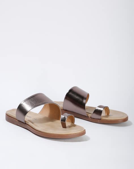 Toe-Ring Sandals with Glossy Straps