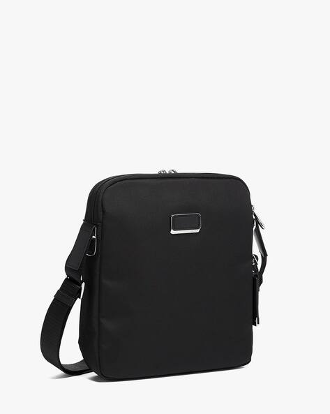 トゥミ TUMI LYONS CROSSBODY （BLACK） Buy TUMI Arrive Lyons Crossbody | Black Color Men | AJIO LUXE