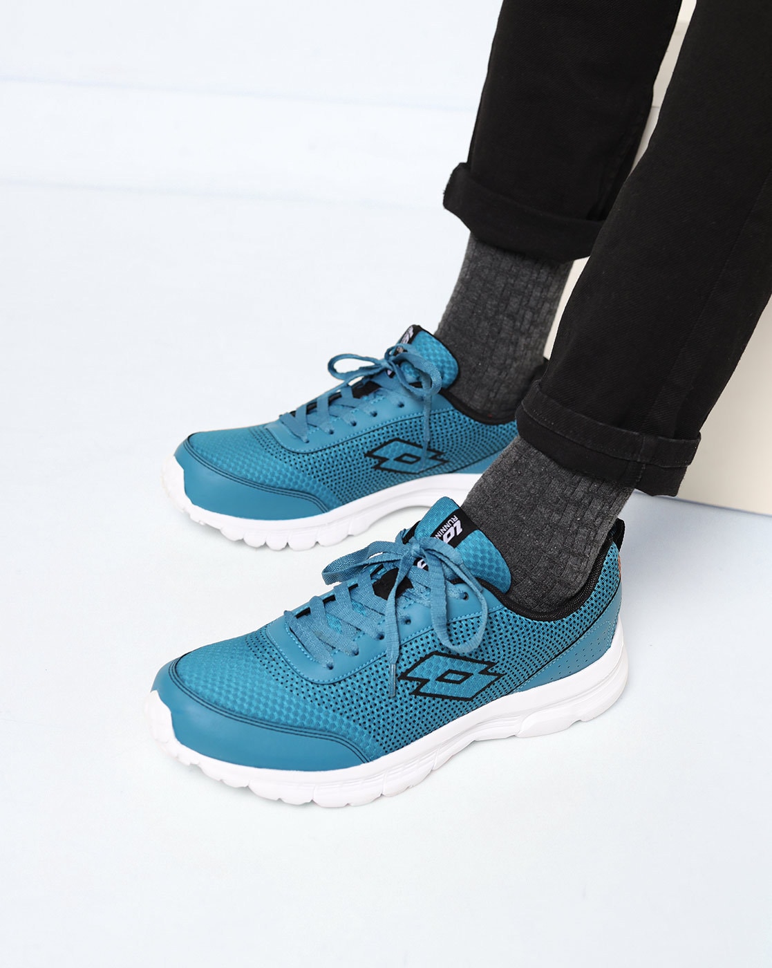 lotto panelled sports shoes