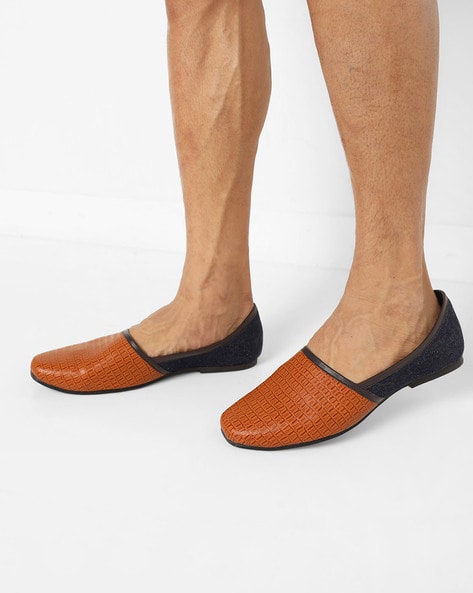 ajio nagra slip on shoes