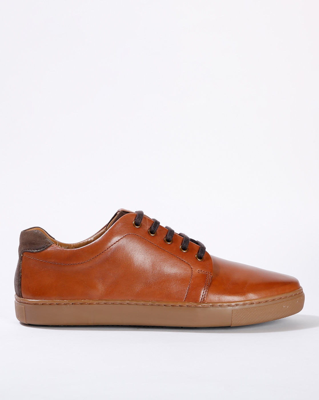 tan sneakers mens outfit