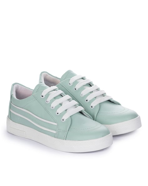 Low-Top Lace-Up Shoes