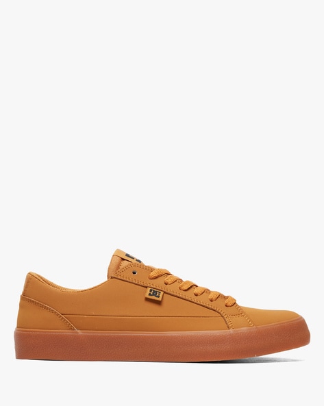 dc shoes tan