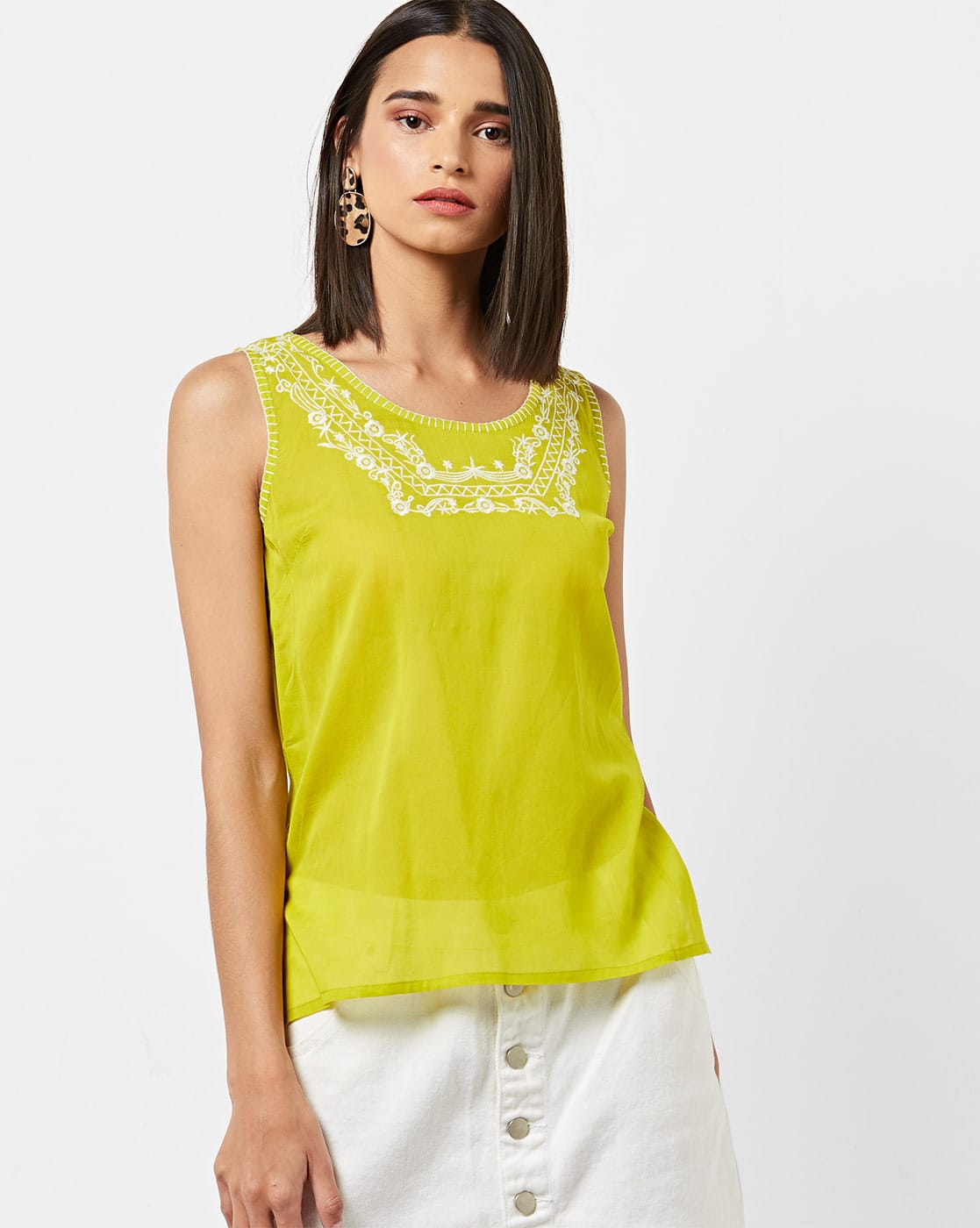 Sleeveless Top with Embroidery Sleeveless Top with Embroidery