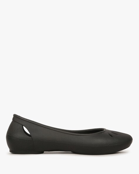 Ballerina Flats with Cut-Outs