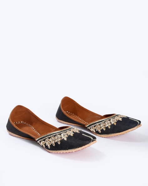 Imara Embellished Hand-Stitched Juttis