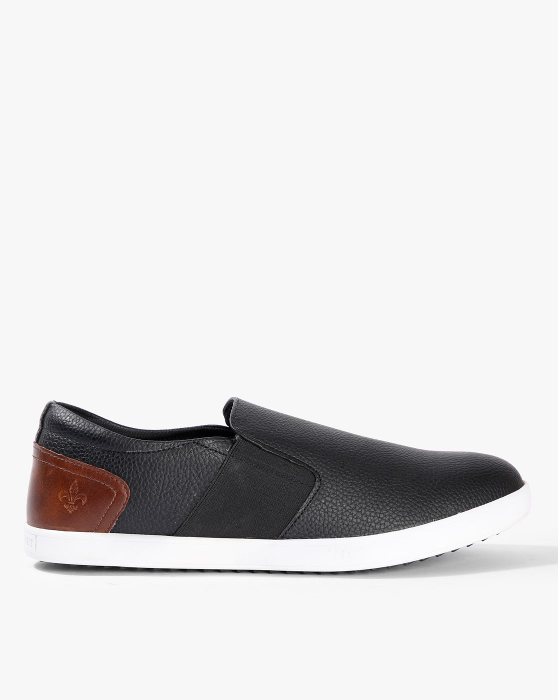bond street by red tape casual shoes