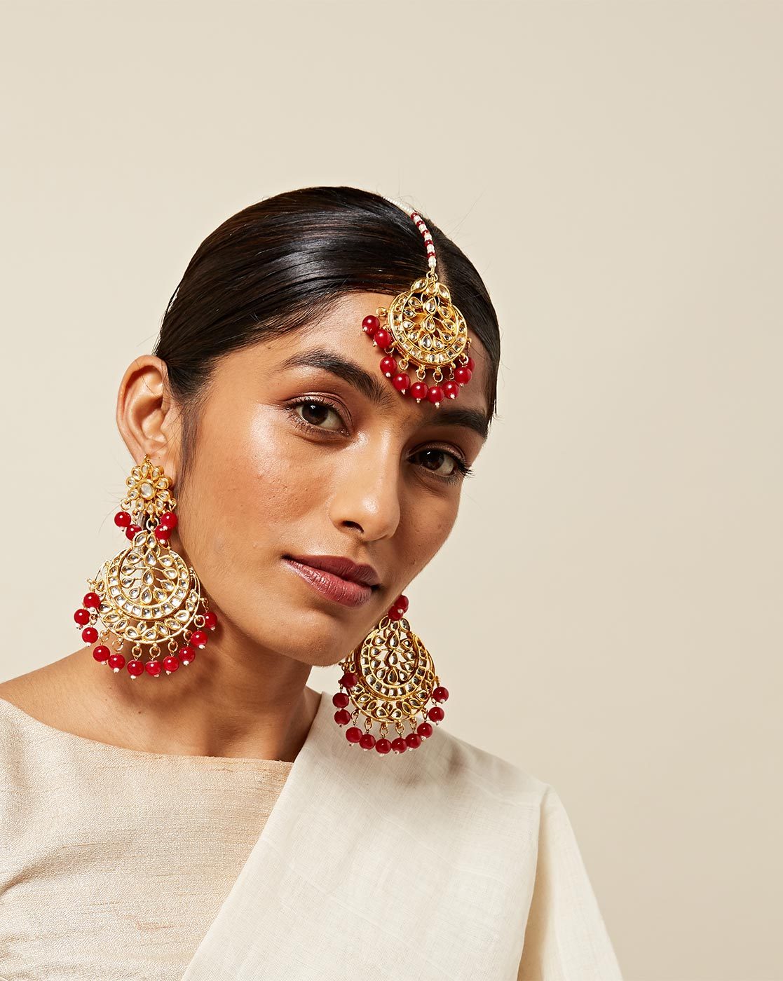 Red Color Kundan Earrings With Maang Tikka (KDTE292RED)