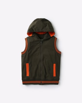 sleeveless hoodie with zipper pockets