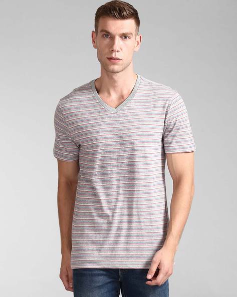 gap grey t shirt