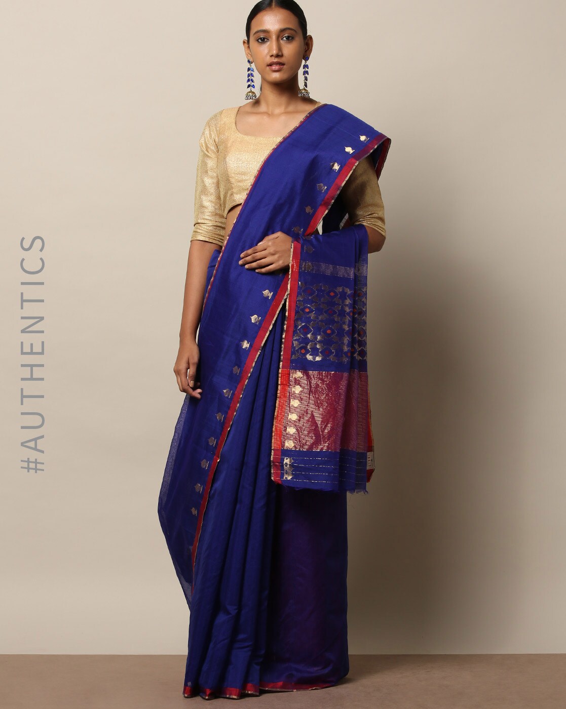 Unique Royal Blue Kanjivaram Silk Saree With Outstanding Blouse Piece –  LajreeDesigner