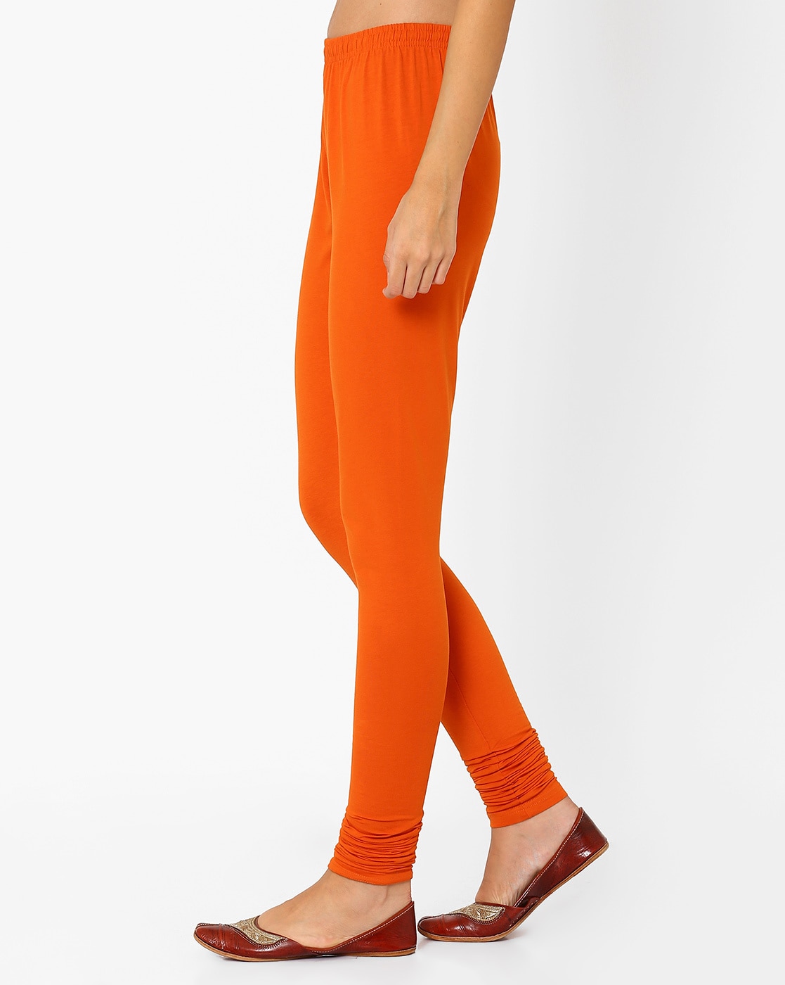 Fashion Union – Stretch-Leggings aus Samt in Rostrot Color: Orange