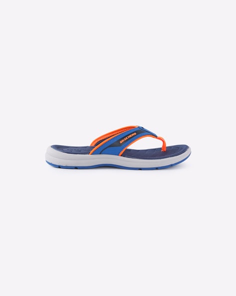 Kid skechers hot sale flip flops