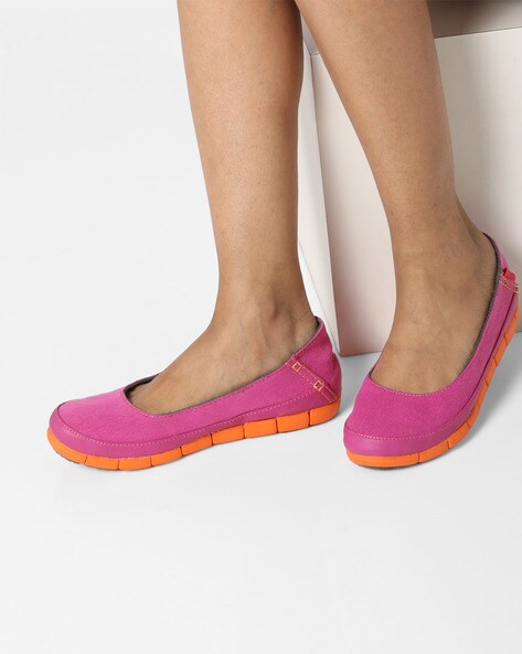 crocs women's stretch sole flat
