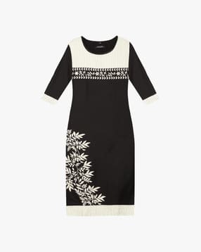 Kifahari Straight Kurta with Floral Embroidery