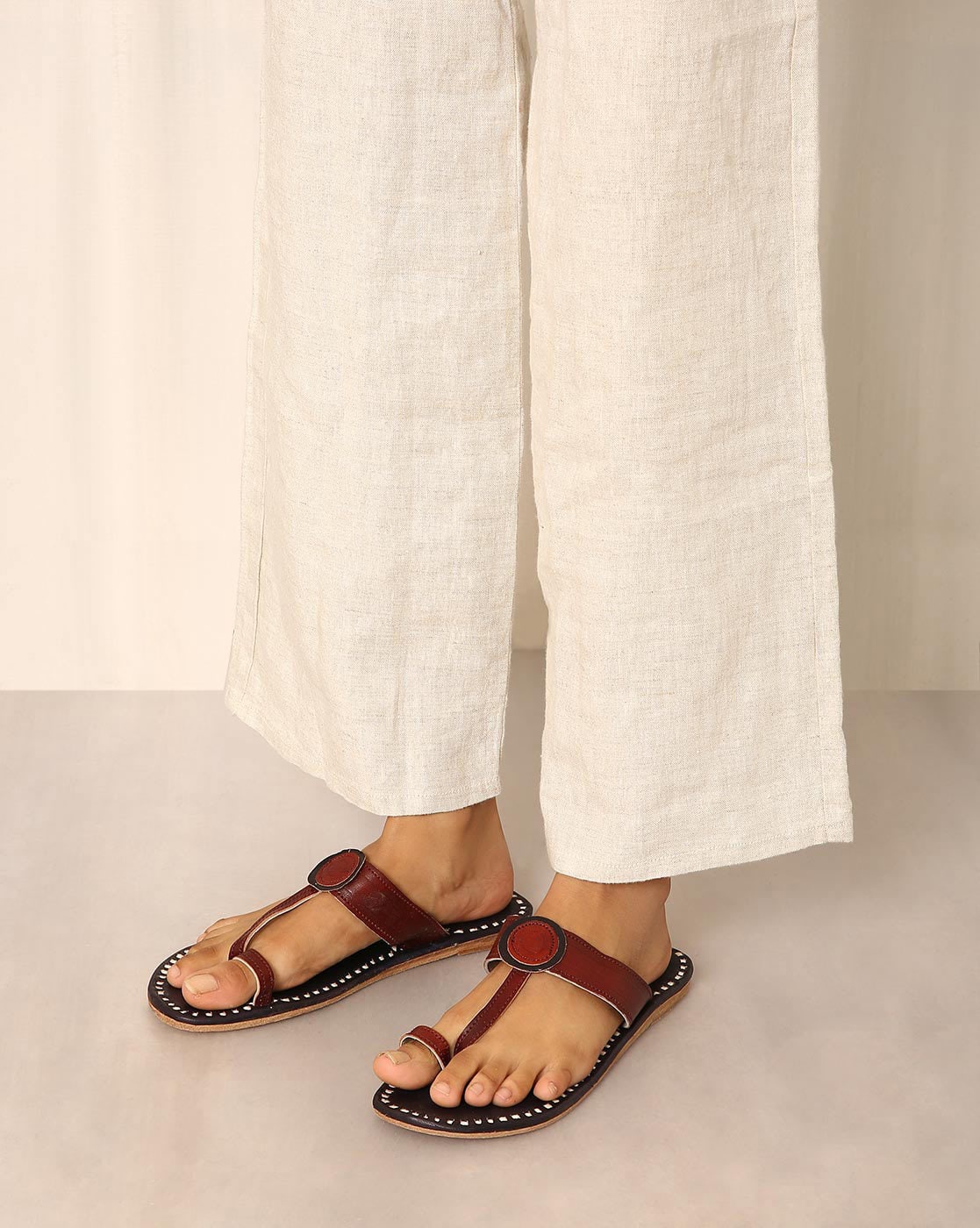 levis chappals