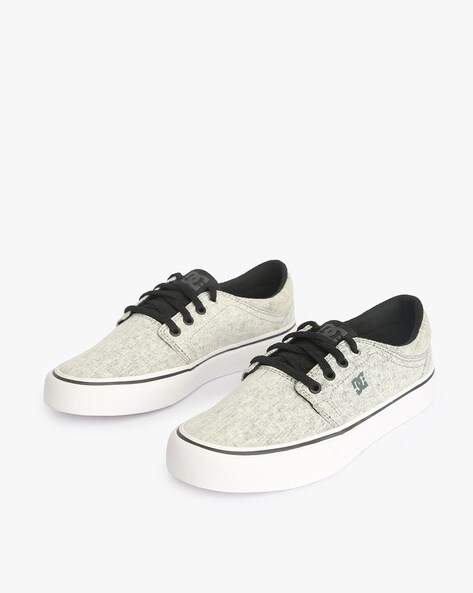 casual womens shoe