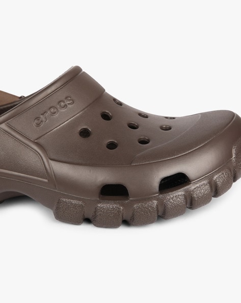 crocs tatacliq