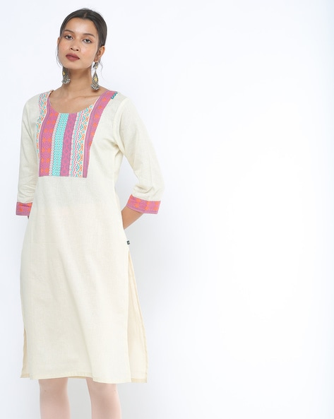 Textured Straight Kurta with Placement Embroidery
