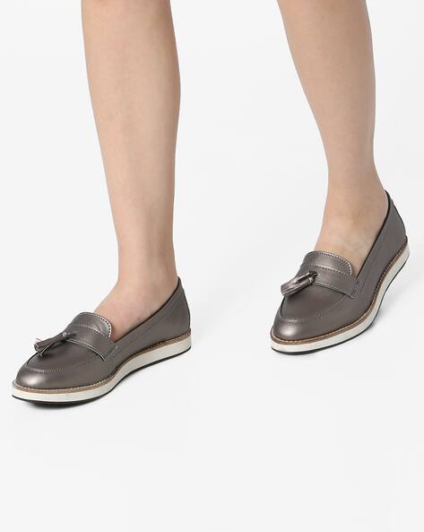 Tassel Loafers with Contrast Midsole