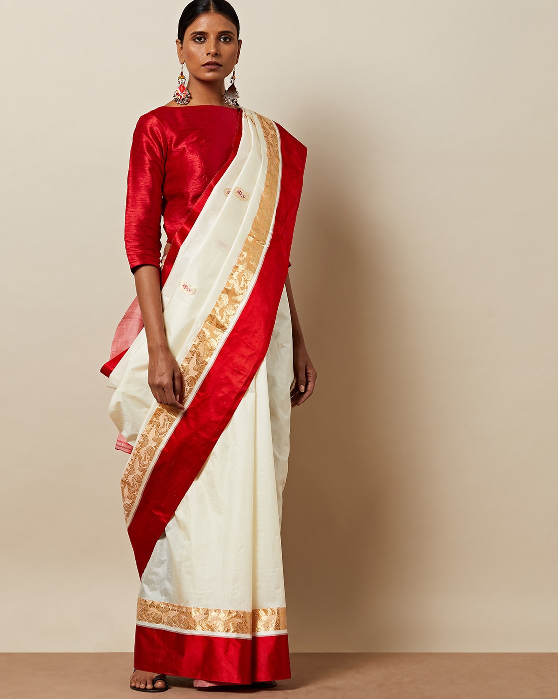 Why Do Bengali Women Wear White Saree With Red Border (Lal Paar Shaada Saree)  During Durga