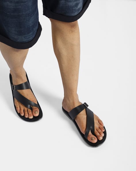 Flat Sandals with Toe Loop