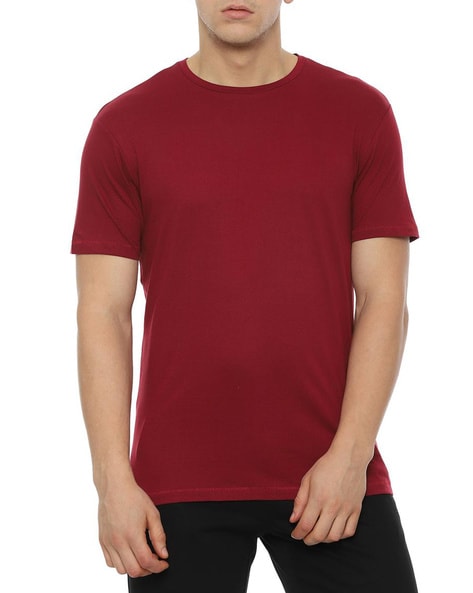 maroon t shirt