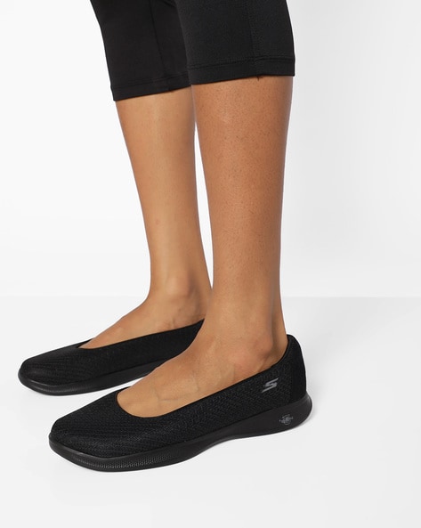 Estado Fatídico Especialista Buy Black Sports Shoes for Women by Skechers Online | Ajio.com