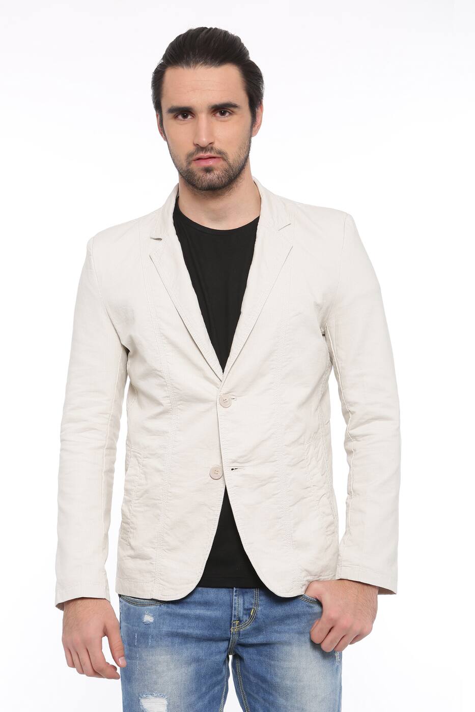 cream blazer with jeans