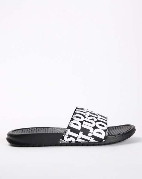 Harga nike 2025 benassi slide