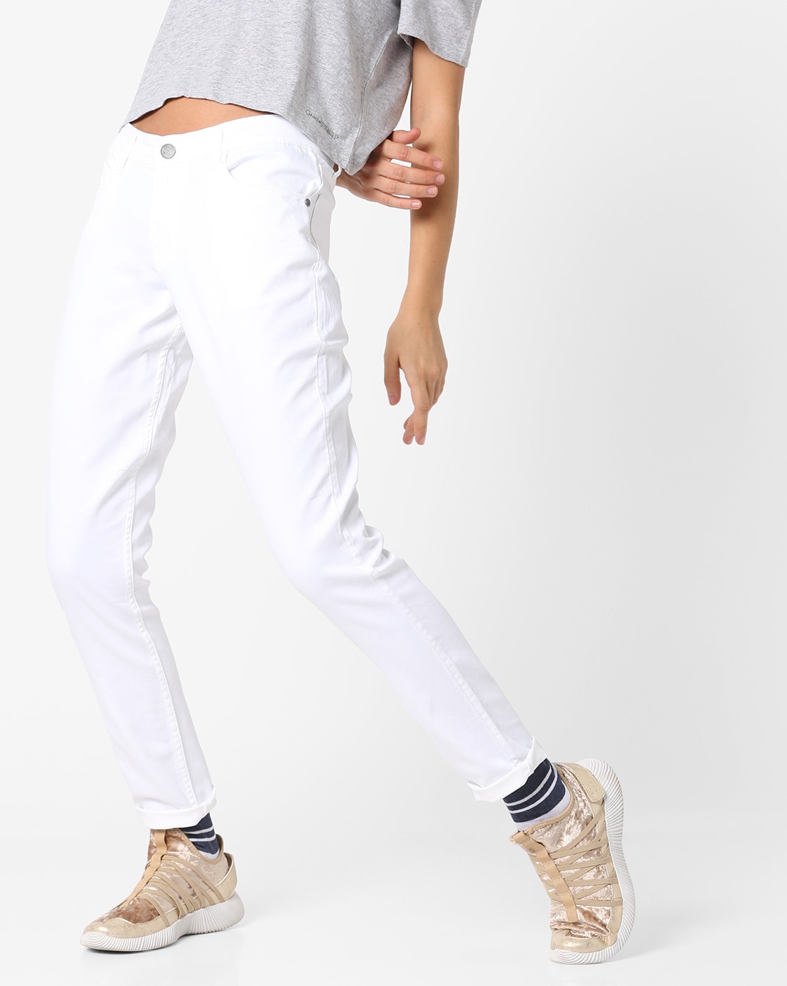 What to Wear with White Jeans: Outfit Ideas for Women - College Fashion