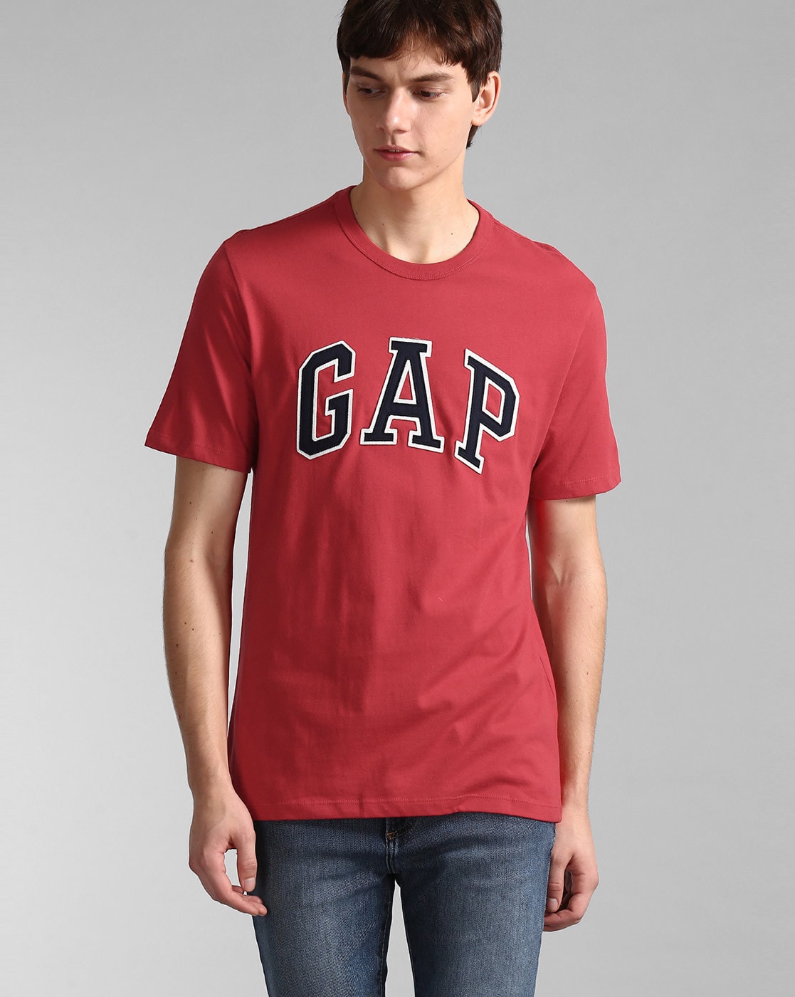 gap red t shirt