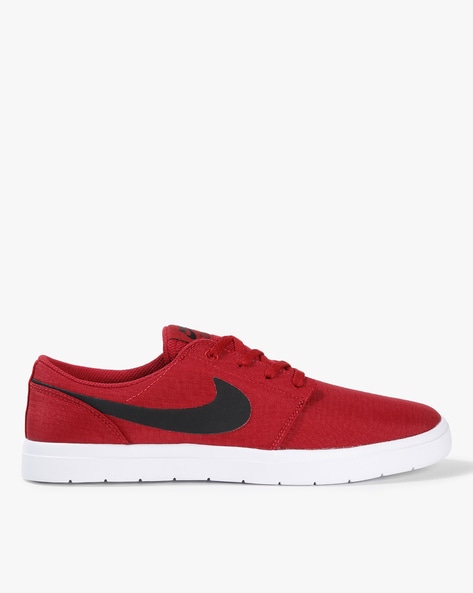 Nike textured lace up shoes on sale