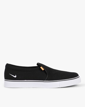 Nike court royale store slip on