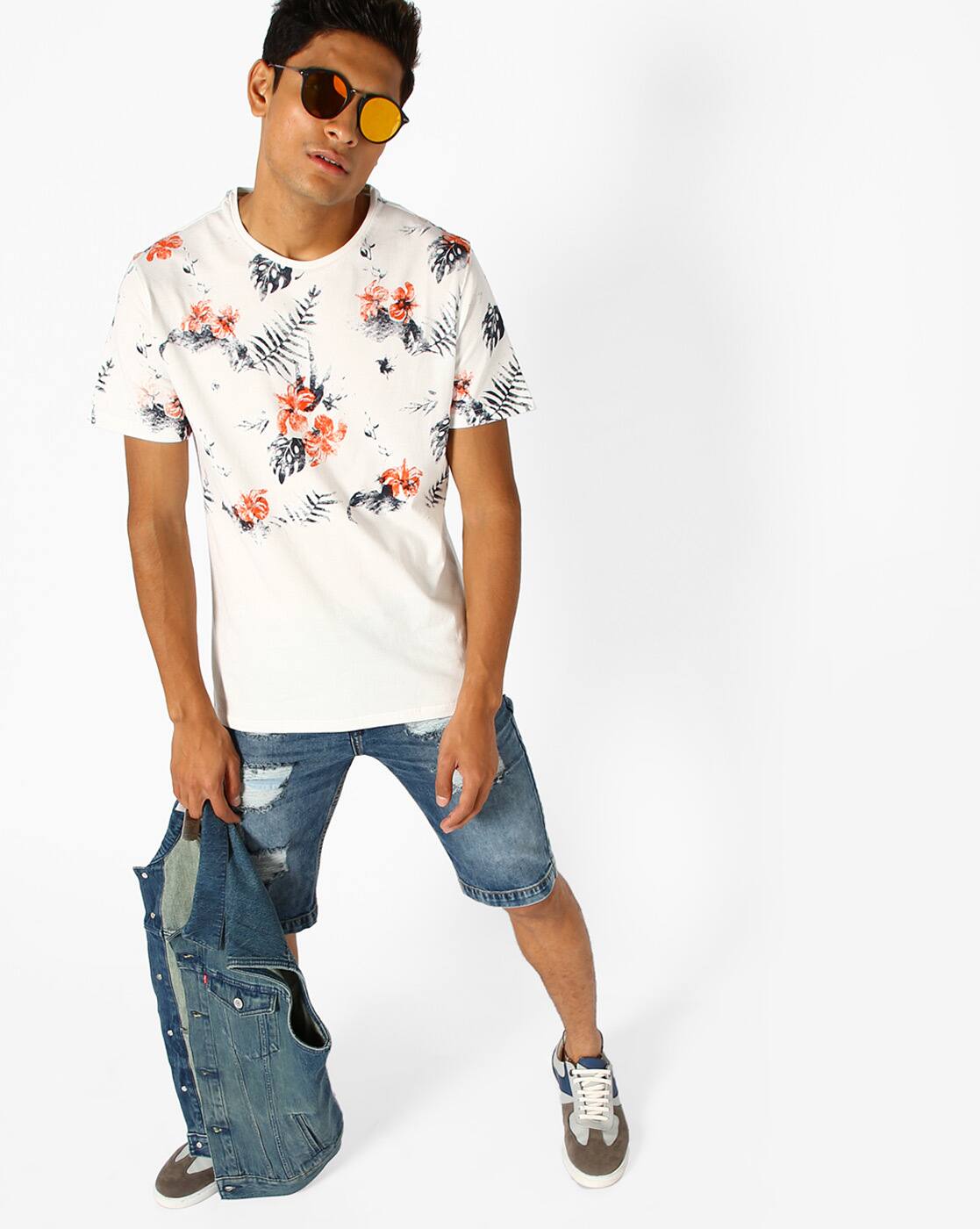 Buy White Tshirts for Men by AJIO 
