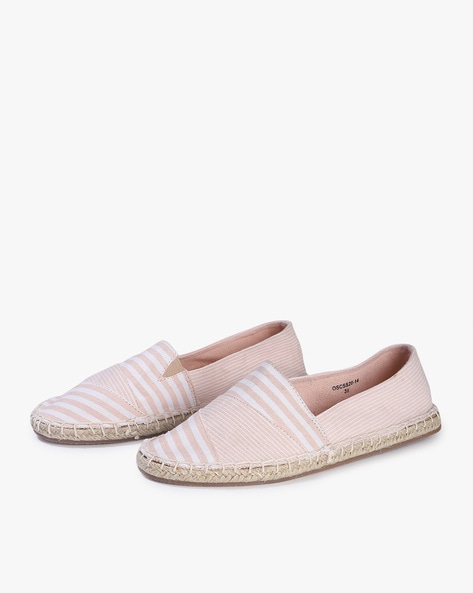 lineær en million udslæt Buy Pink Flat Shoes for Women by Outryt Online | Ajio.com
