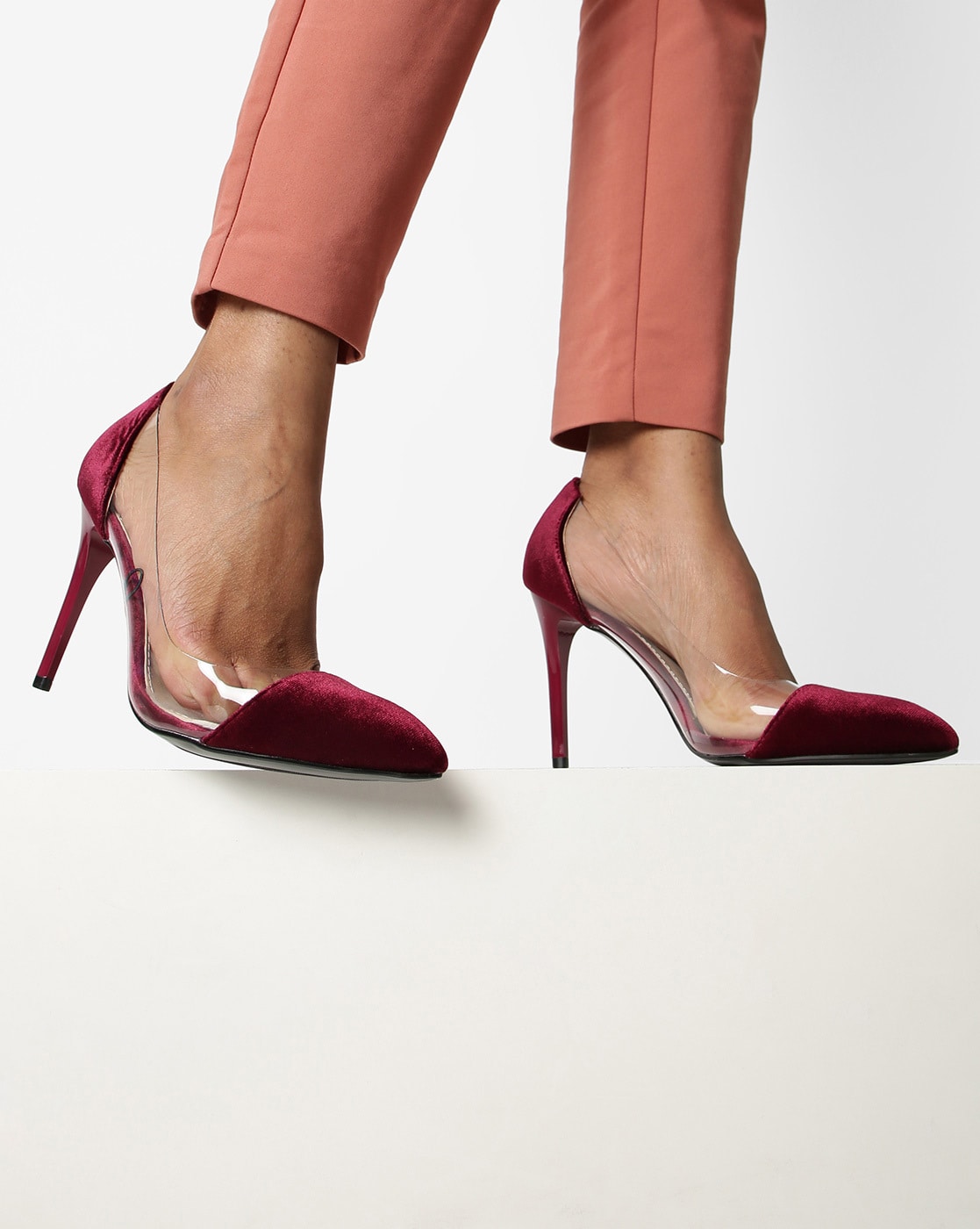 Maroon pumps shoes hi-res stock photography and images - Alamy