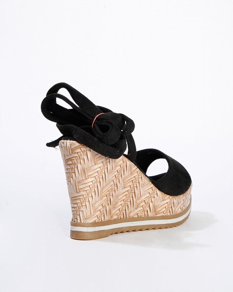 White wedges tie up new arrivals