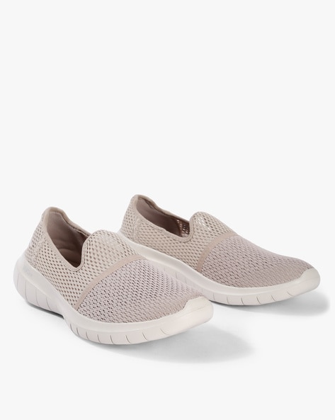 sketchers beige