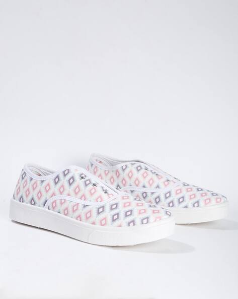 ajio slip on shoes
