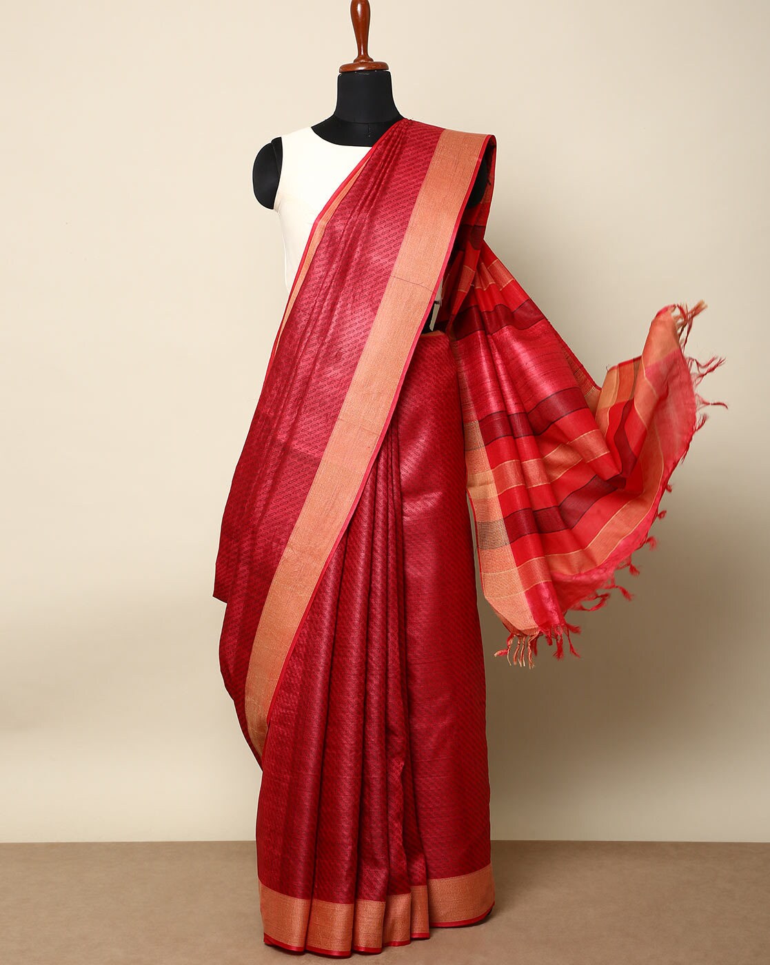 Buy Red Sarees for Women by Banarasi Silk Works Online | Ajio.com